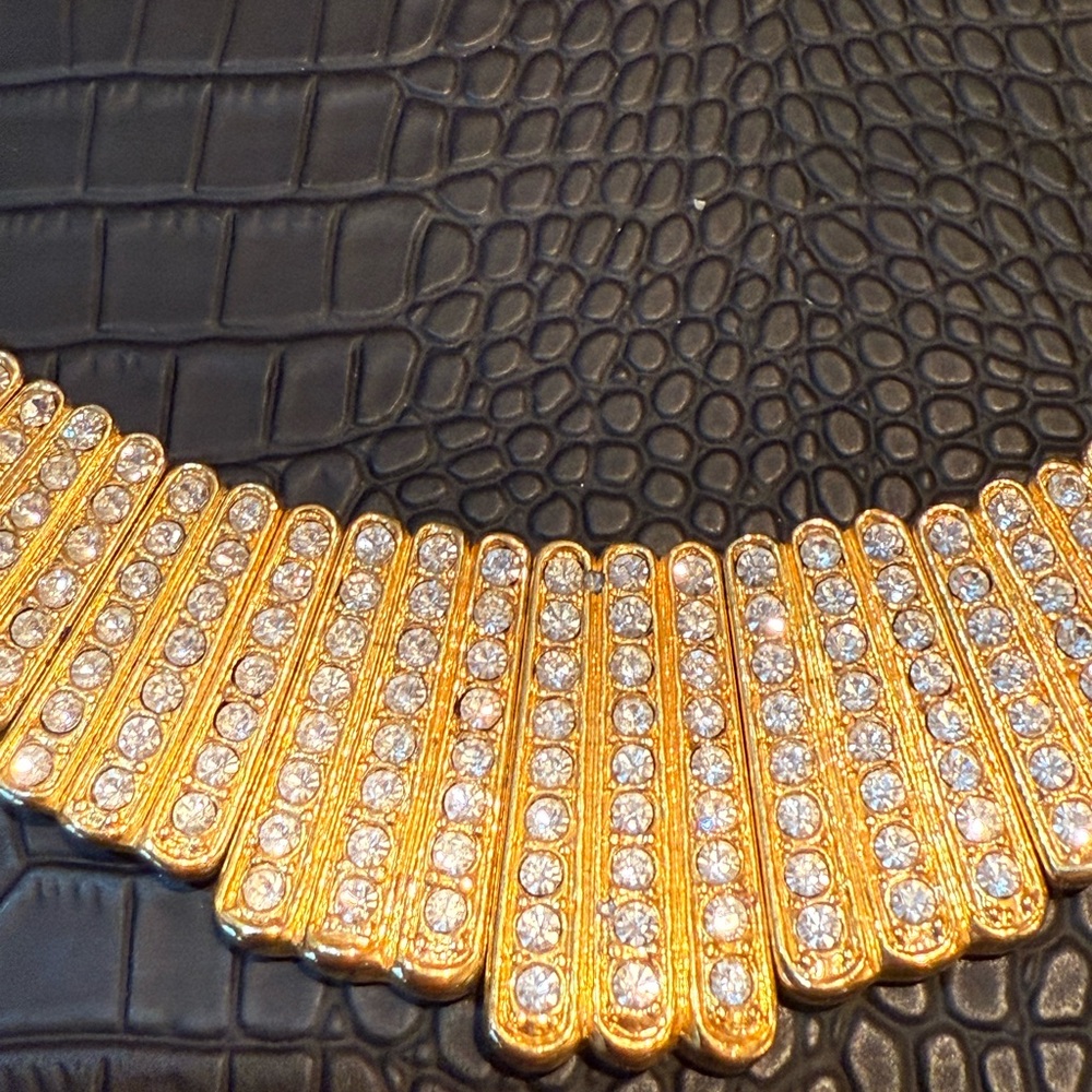 Elegant Gold and rhinestones Women's Necklace